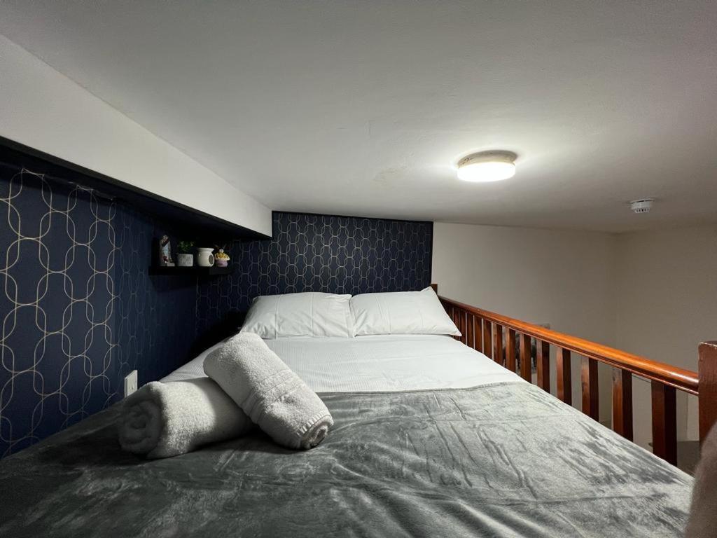Modern Studios Queenspark London Room photo