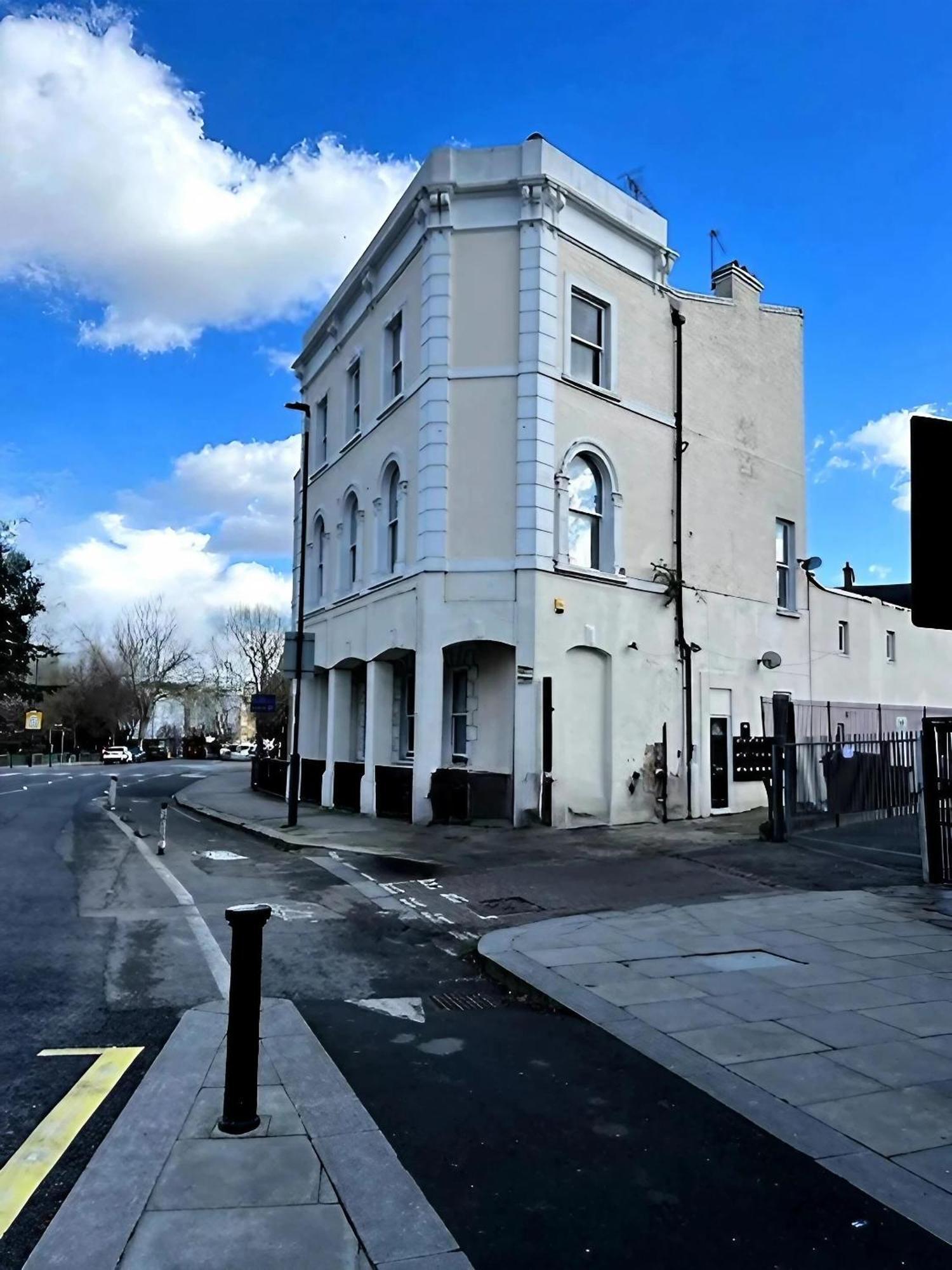 Modern Studios Queenspark London Exterior photo
