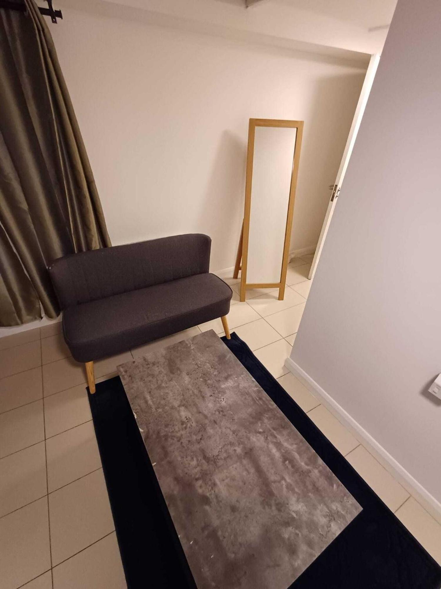 Modern Studios Queenspark London Room photo